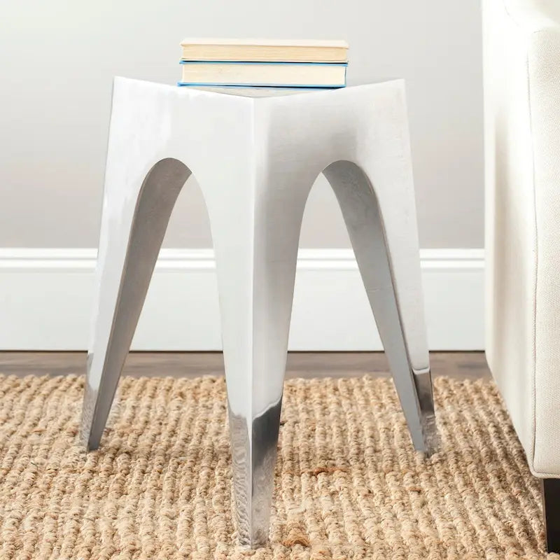SAFAVIEH Lorelei Triangle Silver Side Table - 15.8 x 15.8 x 21.3 - 14Wx16Dx21H