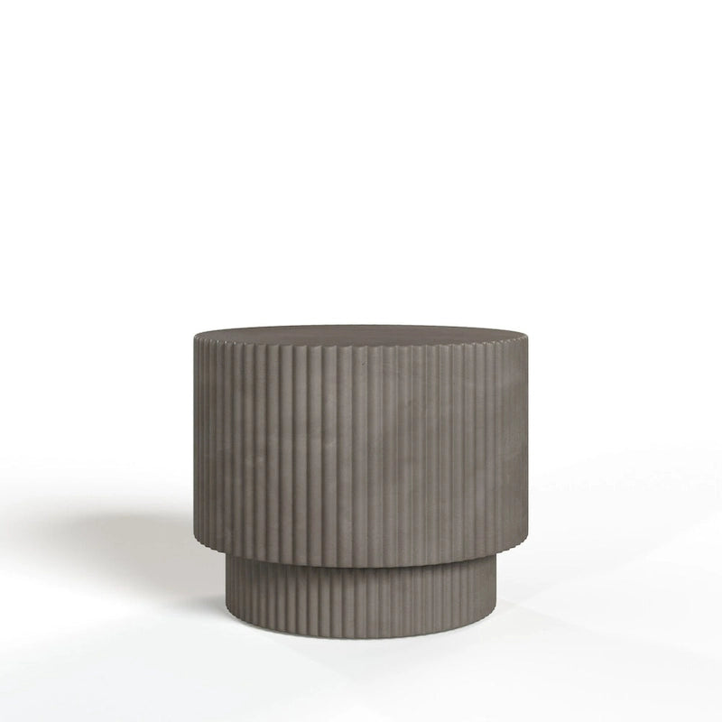 Tavolino tondo in cemento grigio scuro, monouso